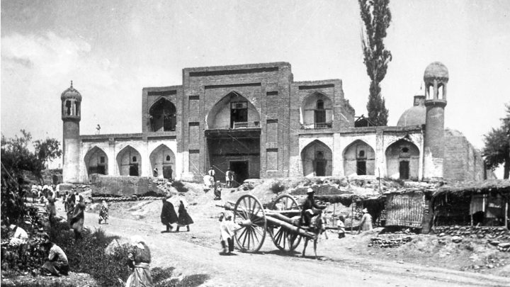 Ак медресе Алымбек датка. История одной фотографии
