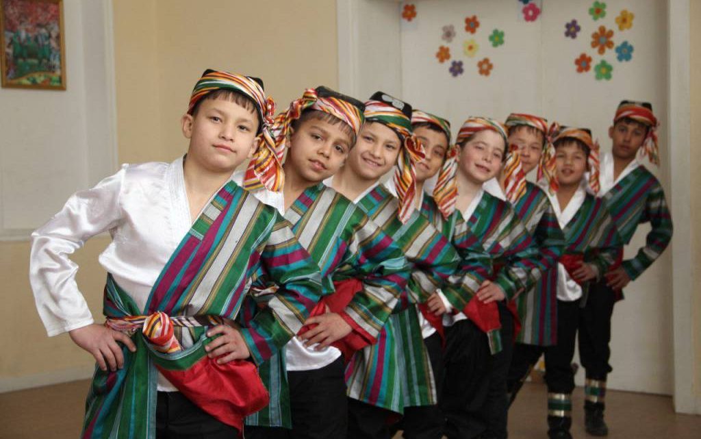 Бир дутардын үнүнөн башталып, бир кылымды басып өткөн тарых