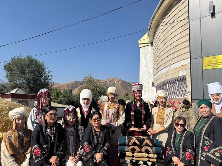 Көп түрдүү #Ош. Муундарды байланыштырып келген кол өнөрчүлүк мурасы